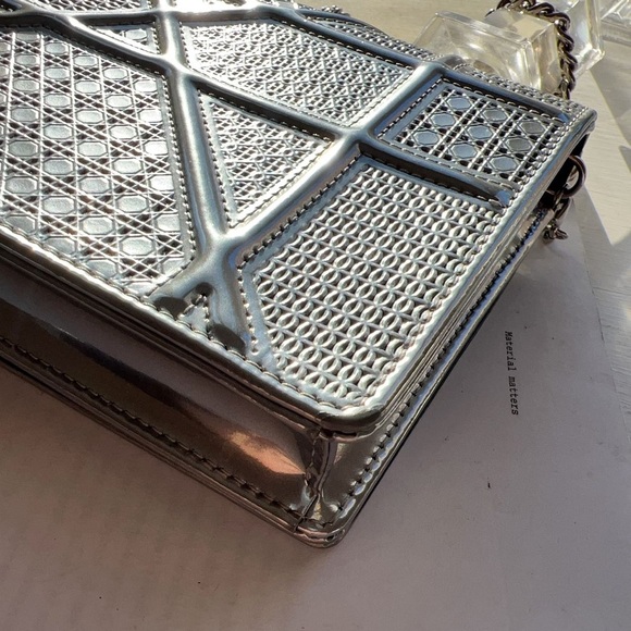 CHRISTIAN DIOR Metallic Patent Micro-Cannage Diorama Pouch - Picture 3 of 8